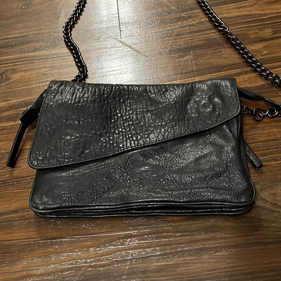 Maxon Collection Black Leather Crossbody With Detachable Strap - Picture 2 of 12